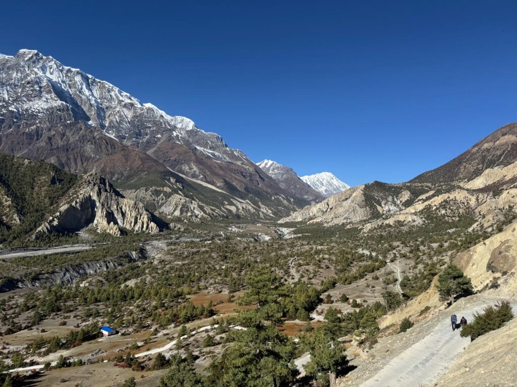 on the way to manang