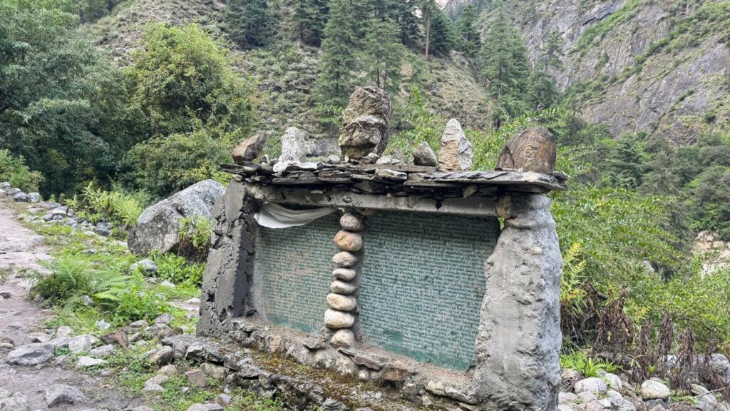 Stone mani on the way