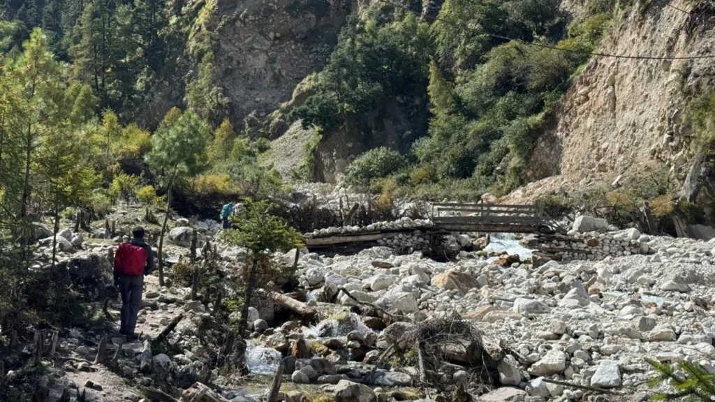 Raw trail to Larke La