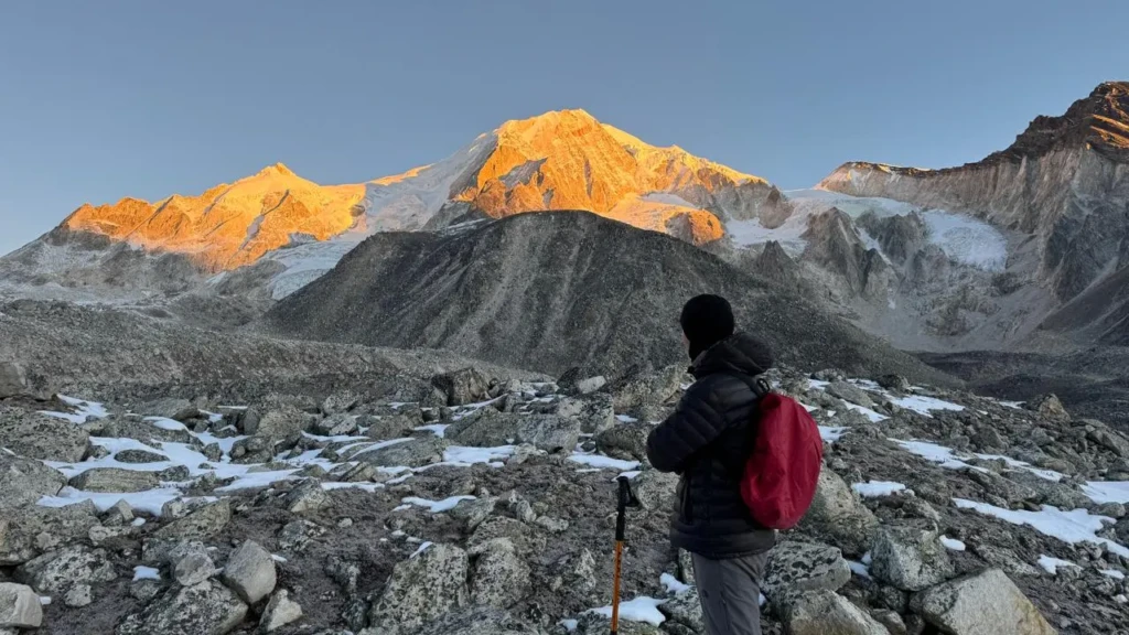 Sunrise view with clients on the way to Larke La 